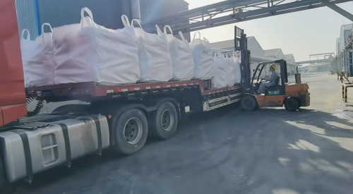 山东特种氢氧化铝产品装车现场