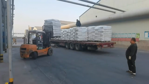 江西活性氢氧化铝产品装车现场实拍，高纯度粉末整装待发
