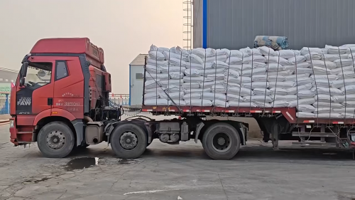 福州氢氧化铝产品整车发货图，现场装车完成