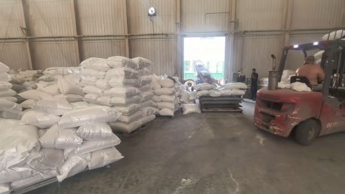 工厂厂区光伏电池堆放及装车，确保氢氧化铝含量稳定