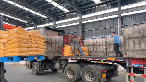 焊接专用氢氧化铝产品装车运输过程