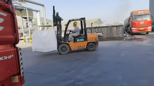 工业级氢氧化铝粉末生产厂区产品装车照片