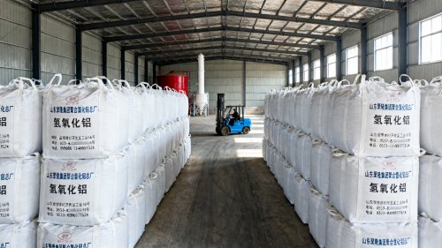 氢氧化铝粉末装入运输容器