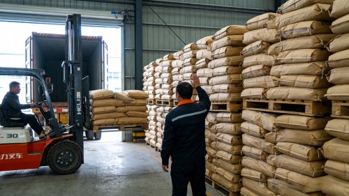 厂区氢氧化铝成品装车