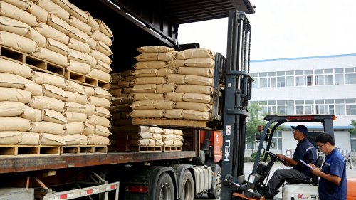 氢氧化铝塑料填料工厂装车现场大批量工业级氢氧化铝发货